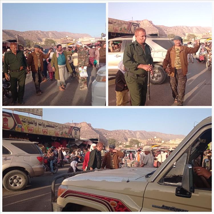 الرائد مجاهد شوفر ونائبه الضحياني ينظمان حركة المرور في شوارع مدينة قعطبة: نموذج يحتذى به 