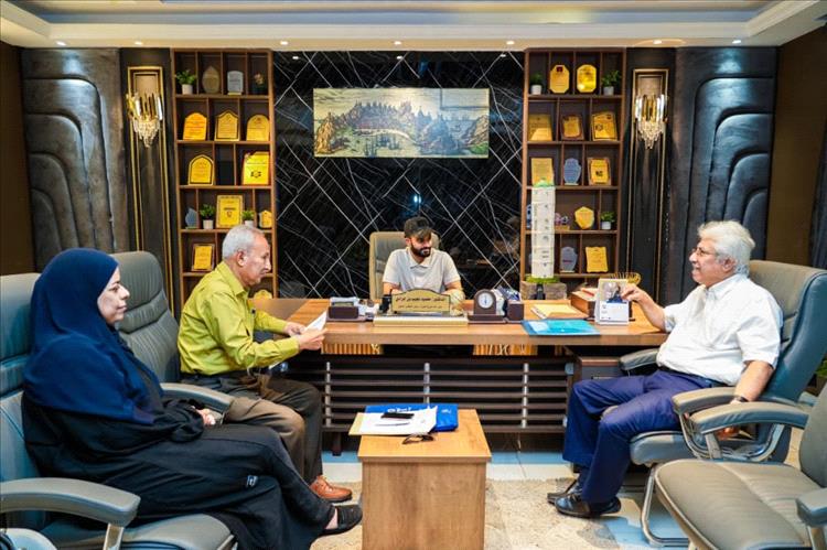 مدير صيرة يناقش مع فريق النزول الميداني المكلف من المحافظ آلية تنفيذ مشروع المسح الأولي للكفاءات