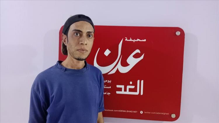 مواطن بعدن يناشد أهل الخير مساعدته لإجراء عملية جراحية عاجلة لأخيه في الخارج