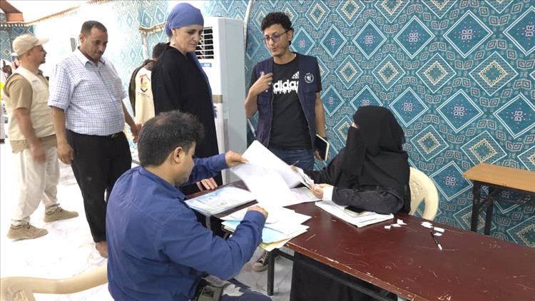مديرة مكتب برنامج الأغذية العالمي بمأرب تزور مراكز تسجيل المستفيدين ضمن مشروع المساعدات الغذائية الطارئة الموجهة 