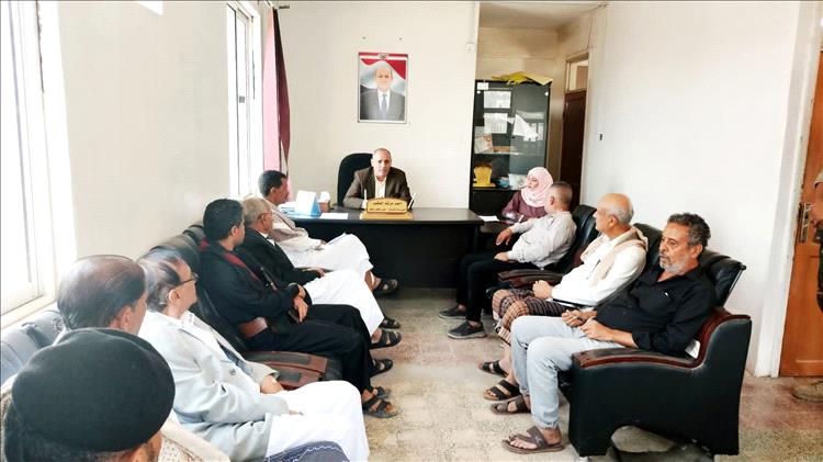 وكيل محافظة تعز يوجه بتكثيف الحملات والنزولات الميدانية لضبط الأسعار