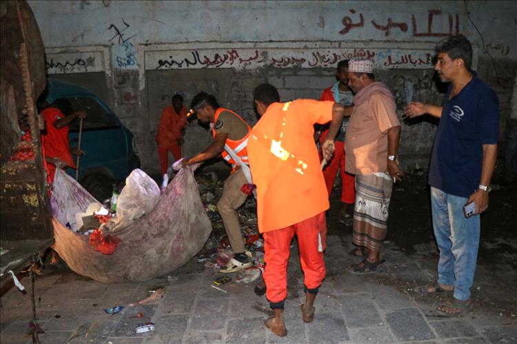 بدء حملة نظافة واسعة في مديرية صيرة بالعاصمة عدن