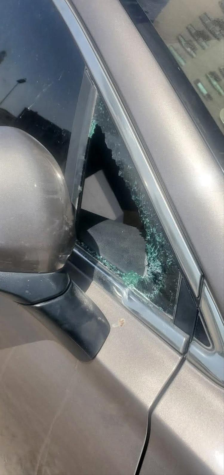 مركز شرطة باعبود يضبط شخص متخصص بكسر زجاج السيارات وسرقة ما بداخلها