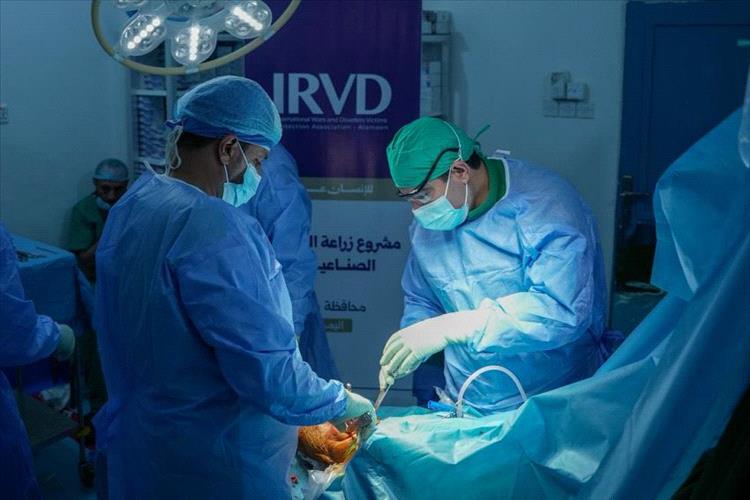 بتمويل سعودي.. بدء مشروع زراعة 50 مفصل صناعي (الورك والركبة) في مستشفى مأرب العام