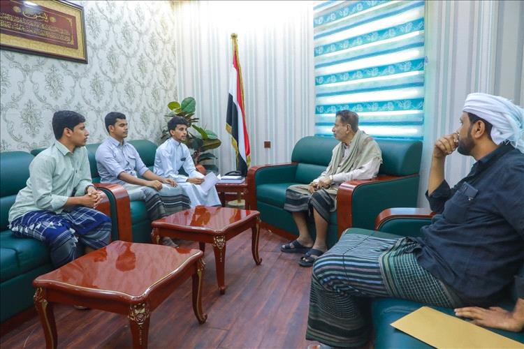 محافظ المهرة يلتقي رئيس منتدى الطالب المهري – عدن ويؤكد دعمه لقضايا الطلاب