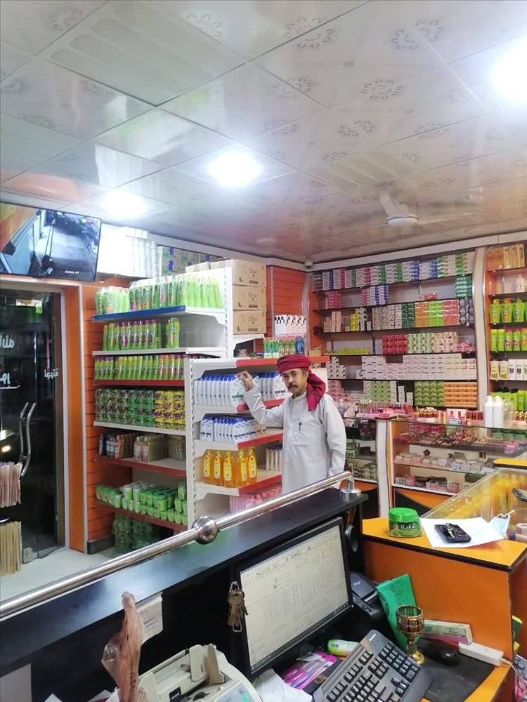 حملة رقابة ميدانية لمكتب الصناعة والتجارة بالمهرة لضبط الأسواق وإشهار الأسعار بالغيضة