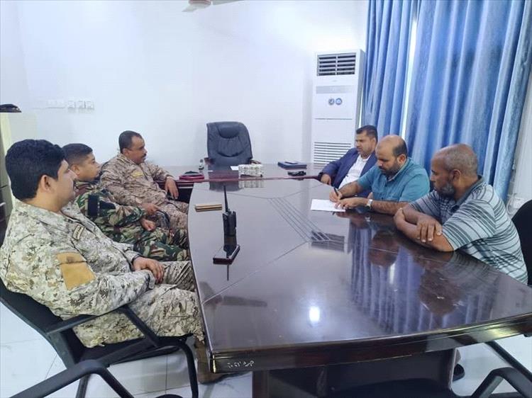 العقيد الصاعي يبحث مع فرع هيئة الشؤون البحرية بالمكلا تعزيز التنسيق ورفع جاهزية السلامة البحرية