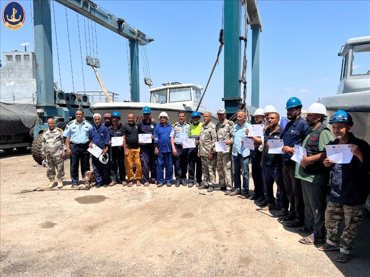 مصلحة خفر السواحل تختتم دورة جديدة في صيانة وإعادة تأهيل جاهزية الزوارق.