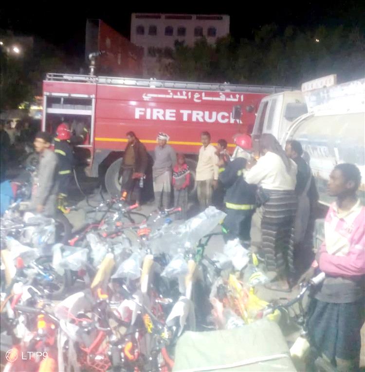 الدفاع المدني بشبوة يسيطر على حريقين خلال ليلة واحدة بمدينة عتق ويحذر من مخاطر الألعاب النارية