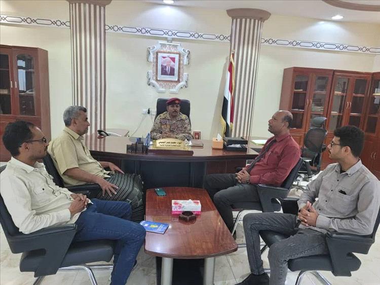 مدير عام مديرية مدينة المكلا يبحث مع قائد المنطقة العسكرية الثانية تعزيز التعاون المشترك