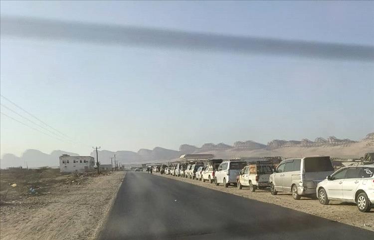 أزمة خانقة في الغاز المنزلي تضرب مديريات شبوة ومطالبات شعبية بحلول عاجلة