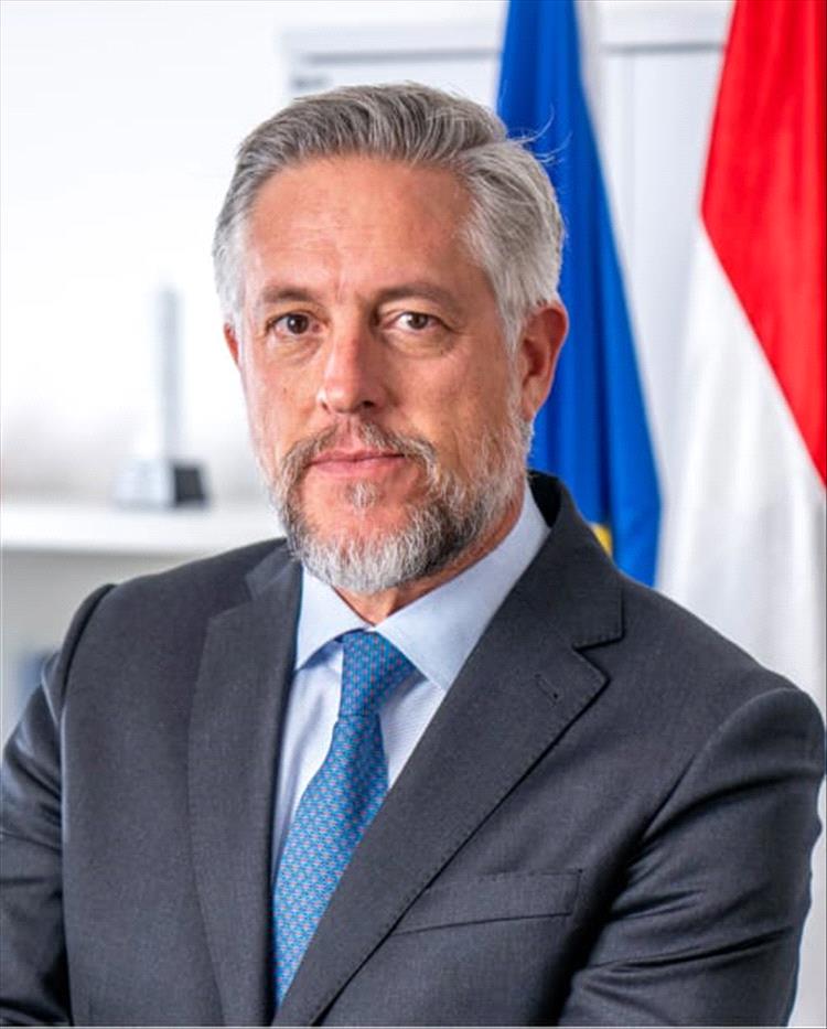 في حوار مع صحيفة عدن الغد.. سفير الاتحاد الأوروبي باتريك سيمونيه: المشاركة السياسية مفتوحة لكل من يلتزم بالحوار السلمي ويرفض العنف بشكل قاطع