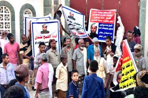 وقفة احتجاجية في الشيخ عثمان تطالب بالإفراج العاجل عن إمام مسجد الهاشمي المحتجز منذ ثلاثة أشهر