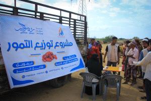 مؤسسة الرواد للتنمية تنفذ مشروع توزيع التمور لمخيم النازحين ضمن برامج ومشاريع شهر رمضان المبارك للعام1447هـ