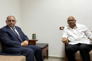 سفير اليمن يبحث مع مسؤول كوبي سبل تعزيز العلاقات الثنائية