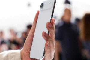 "أبل" تستخدم كاميرا آيفون لمراقبة طريقة مشيك