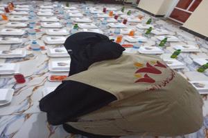 مكتب مؤسسة الأمل الثقافية الاجتماعية النسوية بأبين يُنظم مبادرة إفطار صائم للأسر المتعففة