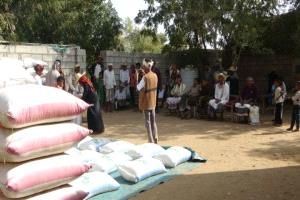 تدشين صرف الزكاة العينية من الحبوب لـ176 مستفيداً بمديرية القناوص في الحديدة