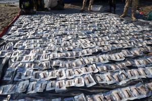 ضبط كمية كبيرة من المخدرات على متن قارب بالقرب من باب المندب