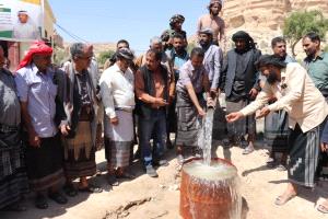 برعاية المحافظ بن الوزير.. تدشين مشروع مياه الحنكة الاستراتيجي بمديرية الروضة.
