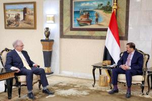 عضو مجلس القيادة الرئاسي عثمان مجلي يلتقي السفير الألماني لدى اليمن