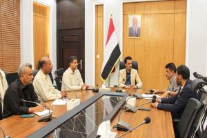 وكيل حضرموت الجيلاني يشهد توقيع اتفاقية تنفيذ مشروع شبكة المياه بمنطقة فوة بالمكلا