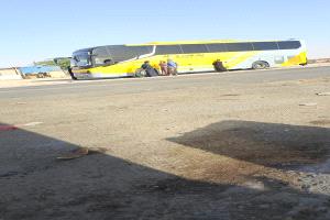 ركاب عالقون منذ صباح الثلاثاء في شبوة بعد تعطل باص تابع لشركة “رواد الأفضل” ومناشدات بالتدخل العاجل