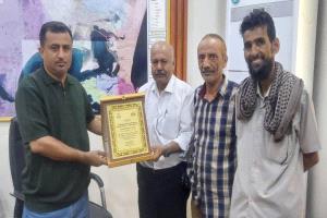 الجمعية السكنية لعمال كهرباء عدن والمكتب التنفيذي لنقابات الكهرباء يكرمان مدير كهرباء المحافظة