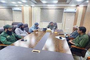 مدير أمن عدن يناقش مع القيادات المعينة حديثاً خطة تعزيز الأمن والاستقرار.