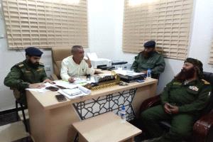 القاضي الحريري ينفذ نزولًا ميدانيًا إلى أمن تبن وشرطة الفيوش ويشدّد: الحبس يقتصر على القضايا الجنائية