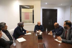 عضو مجلس القيادة محافظ حضرموت يناقش مع وكيل أول المحافظة مستجدات الأوضاع واستحقاقات حضرموت