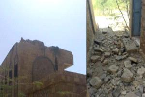 مليشيا الحوثي تقصف قرى سكنية في مقبنة بتعز وتُلحق أضراراً بمدرسة