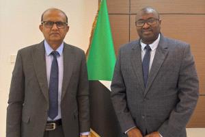 سفير اليمن يبحث مع مسؤول سوداني سبل تعزيز وتطوير التعاون المشترك