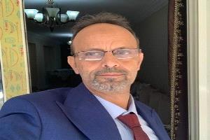 عبدالكريم عمران ينتقد حكومة الـ35 وزيرًا: اليمن لا يحتمل رفاهية سياسية