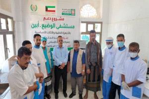 مستشفى الوضيع يتسلم أجهزة طبية من جمعية إحياء التراث الإسلامي