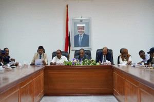 تنفيذي شبوة يناقش تقارير الأداء ويقر آليات لتعزيز التنمية والانضباط المؤسسي