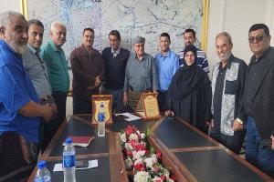 مدير عام المنصورة يكرم "مديرة" و"إدارة" ثانوية الفقيد أحمد حامد خليفة