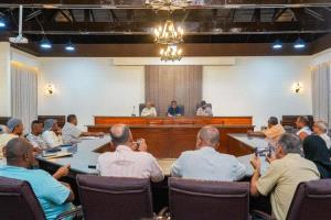 اجتماع موسع في عدن لبحث أوضاع الخدمات بمديرية صيرة وتكثيف الجهود لتحسين الأداء