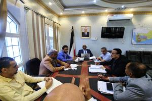 وزير الإدارة المحلية يشدد على ضرورة إجراء تقييم شامل لأداء السلطات المحلية في المحافظات