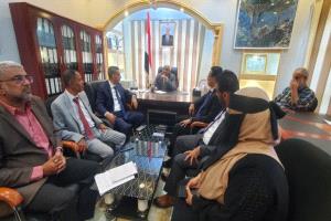 وزير الإدارة المحلية يترأس اجتماعًا موسعًا في عدن لمناقشة خطط 2026 وتعزيز اللامركزية