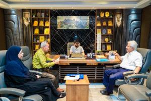 مدير صيرة يناقش مع فريق النزول الميداني المكلف من المحافظ آلية تنفيذ مشروع المسح الأولي للكفاءات