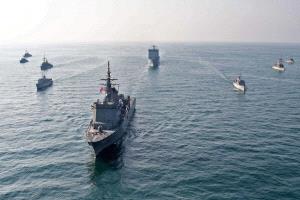 تحالف دولي يستأنف عبور البحر الأحمر بحماية بحرية