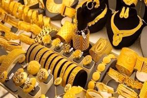 ارتفاع أسعار الذهب عالمياً مع تراجع الدولار وزيادة الطلب على الملاذات الآمنة