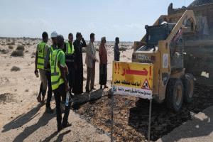 تدشين أعمال صيانة وفرش الطبقة الإسفلتية لمشروع الطريق الفرعي لمدينة رضوم عاصمة المديرية