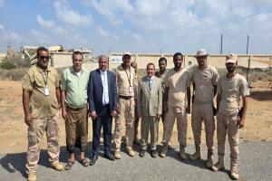 محافظ حجة يشيد بالدور الإنساني لفرق مشروع "مسام" في مديرية ميدي