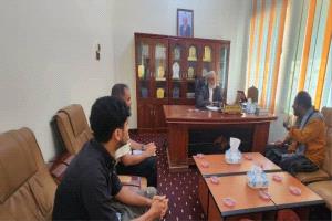 الوكيل بن عليان يناقش مذكرة تعاون بين جامعة المهرة وإدارة البحوث والتدريب بديوان المحافظة