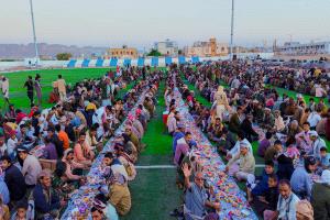 شبوة.. السلطة المحلية وقيادة القوات المشتركة للتحالف العربي تقيمان مأدبة إفطار