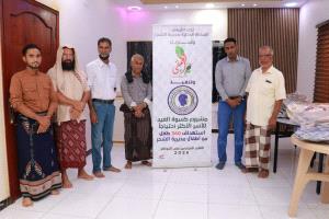 المدير العام لمديرية الشحر يدشن مشروع كسوة العيد للأيتام والأسر الأشد احتياجا