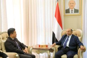 عضو مجلس القيادة الرئاسي سالم الخنبشي يلتقي القائم بأعمال السفارة الصينية