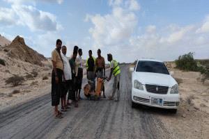 تنفيذاً لتوجيهات المحافظ "ابن الوزير".. بدء أعمال صيانة وإعادة تأهيل طريق مدينة رضوم